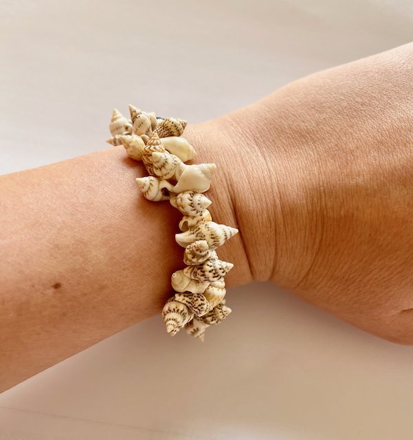 Shell bracelet-scrunchie