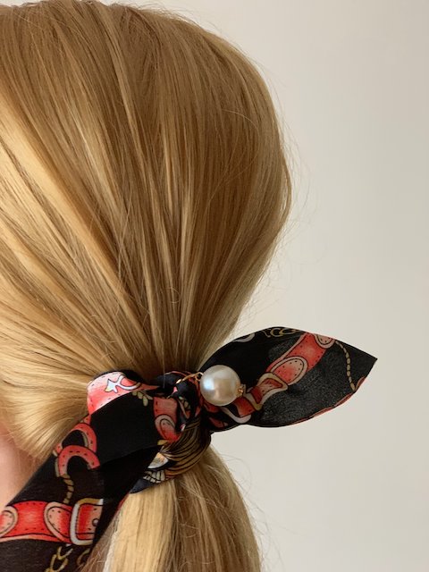 Scrunchie-scarf black satin and roses and white pearl MERTILLE pearls