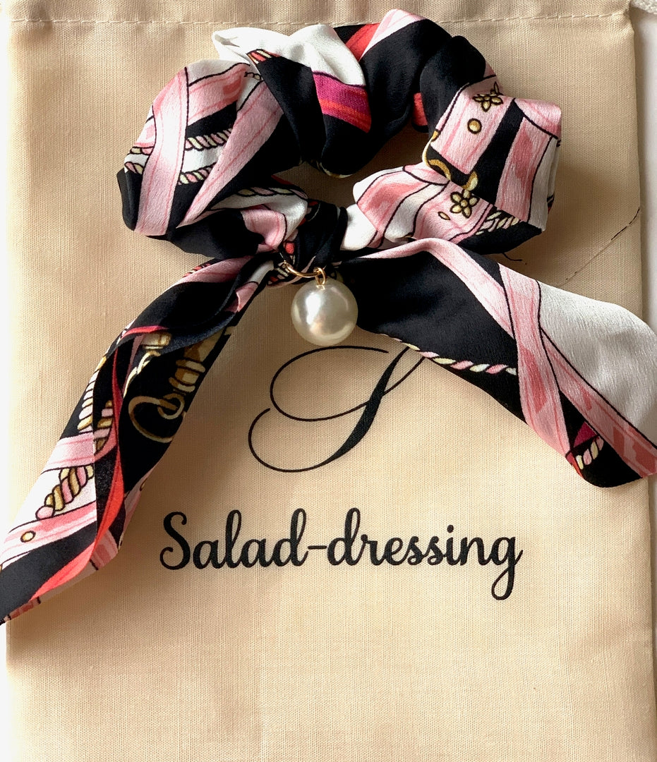 Chouchou foulard satin noir et rose motif chaines perle blanche GLEDYS
